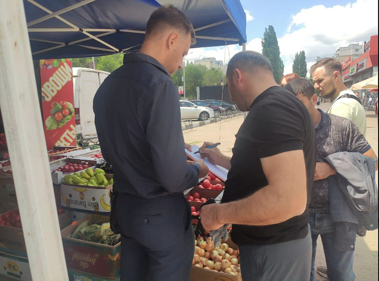 Продолжаются мероприятия в рамках выявления 
и пресечения фактов незаконной торговли