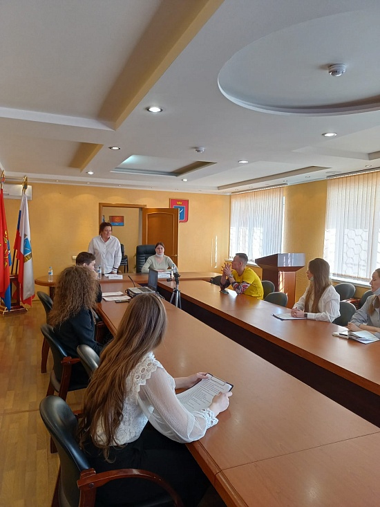 В департаменте Саратовского района прошло 
заседание молодежного общественного собрания