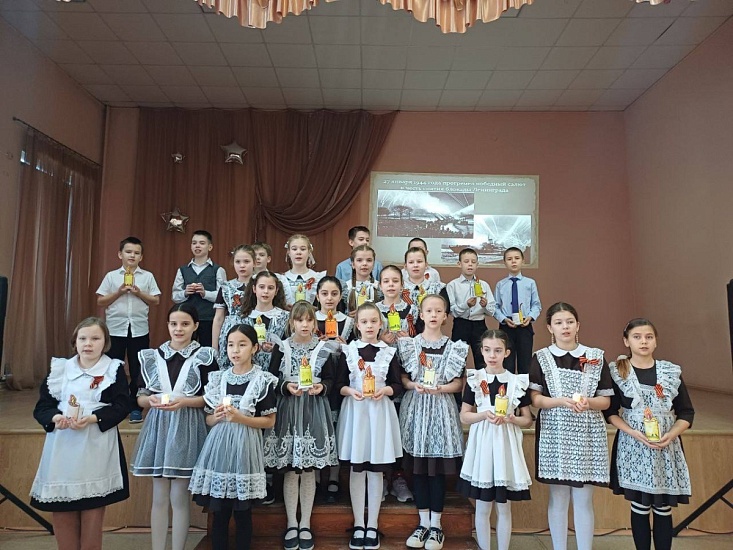  В общеобразовательных учреждениях города проходят мероприятия, посвященные Дню полного снятия блокады Ленинграда