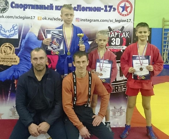 Юные саратовские самбисты стали призерами 
турнира по самбо «Открытый ковер»