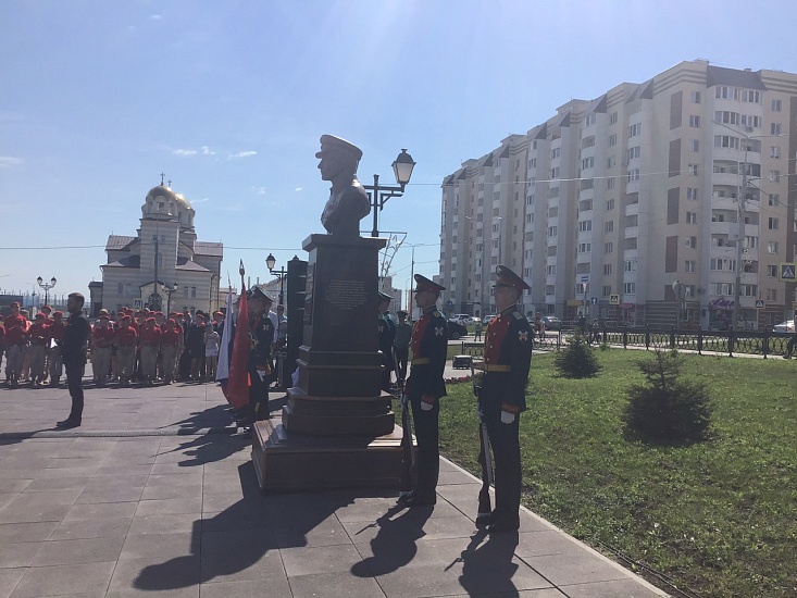 Состоялось открытие скульптурной композиции 
советскому военному летчику, Герою Советского Союза Виктору Васильевичу Талалихину