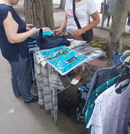 Продолжаются мероприятия по выявлению 
фактов незаконной торговли в Октябрьском районе