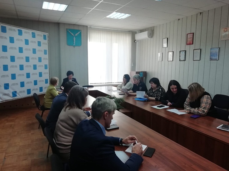 В областном центре состоялось заседание 
комиссии по делам несовершеннолетних и защите их прав