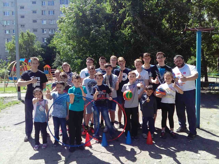 Спортивный праздник прошел в одном из дворов 
Октябрьского района
