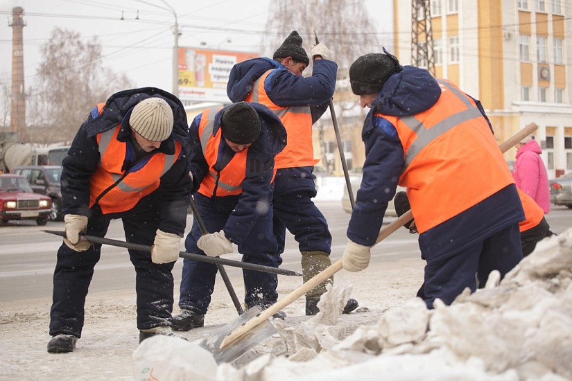 За прошедшие сутки вывезено 528 кубометров 
снега