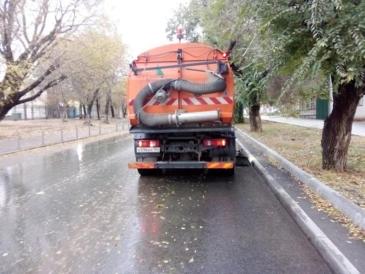 На территории Октябрьского района продолжаются 
комплексные работы по благоустройству