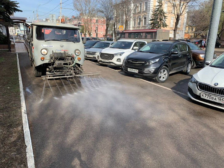 Коммунальными службами в круглосуточном 
режиме проводятся мероприятия по уборке города