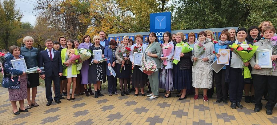 В Ленинском районе обновили Доску Почета 
работников образовательных учреждений Ленинского района