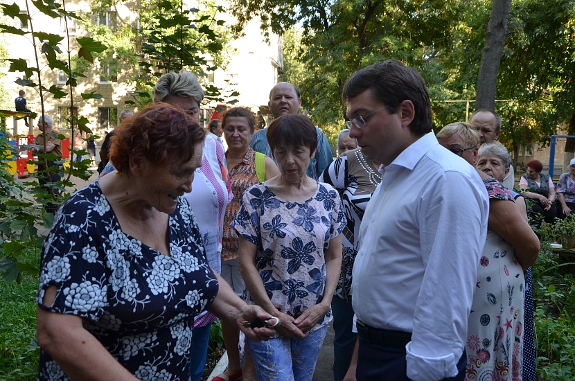 Благоустройство саратовских дворов и реконструкцию 
бульвара на улице Рахова проинспектировал федеральный чиновник
