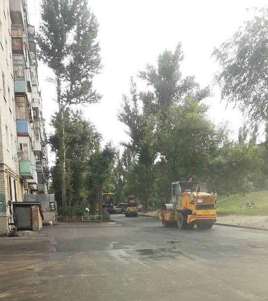 Ремонт дворов. В Заводском районе продолжается 
выполнение работ