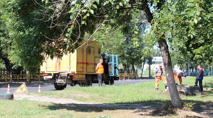 ​В Заводском районе устраняются последствия 
коммунальных аварий