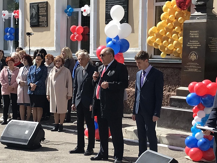 В Октябрьском районе прошли торжественные 
линейки, посвященные «Последнему звонку»