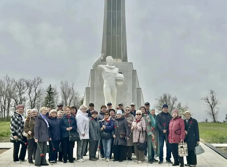 Саратовские ветераны посетили Парк покорителей космоса имени Юрия Гагарина