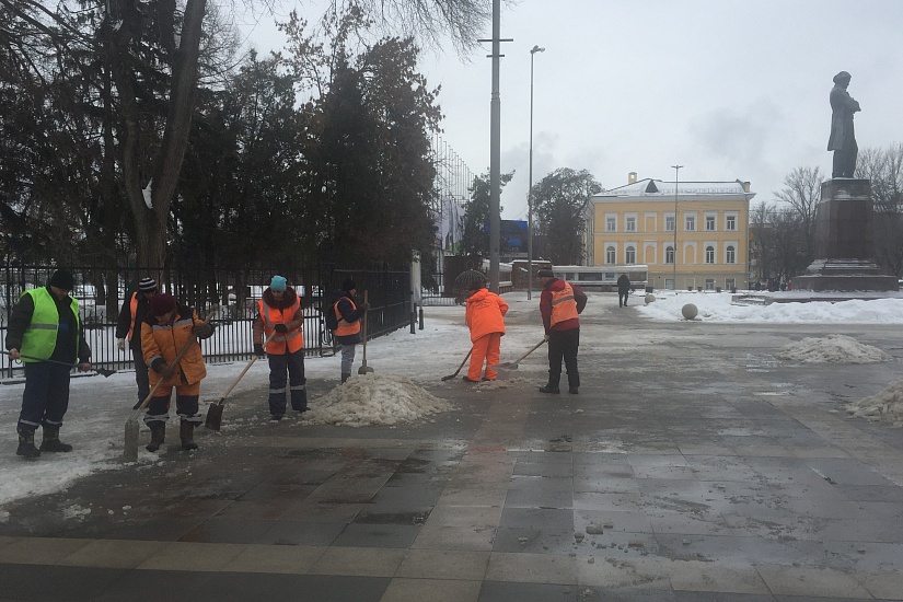 В ночное время на уборку города выйдут 
166 единиц спецтехники