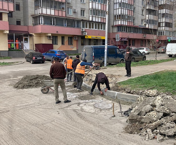 Дневник благоустройства. В Саратове продолжается 
ремонт дорожного полотна