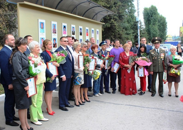 В Заводском районе торжественно открыли 
Доску Почета