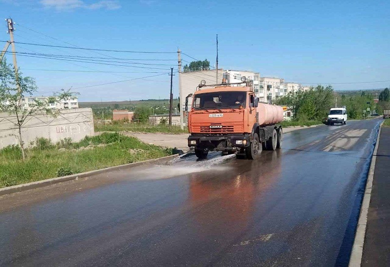 Коммунальными службами в круглосуточном 
режиме проводятся мероприятия по уборке города