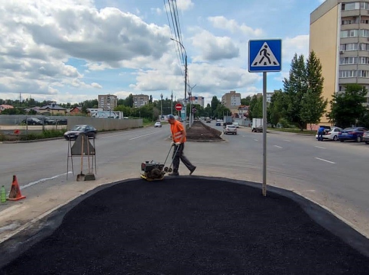 В Саратове продолжается ямочный ремонт