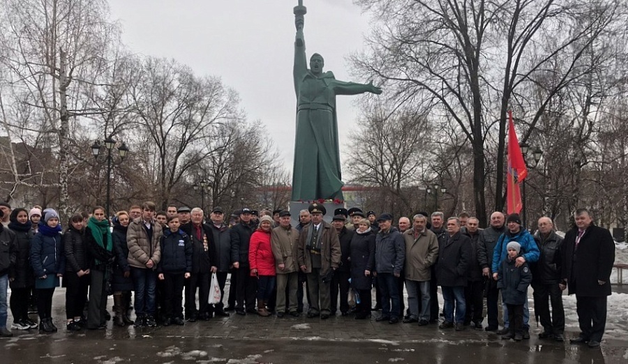 В школе № 24 Кировского района прошел митинг, 
посвященный Дню войск национальной гвардии России