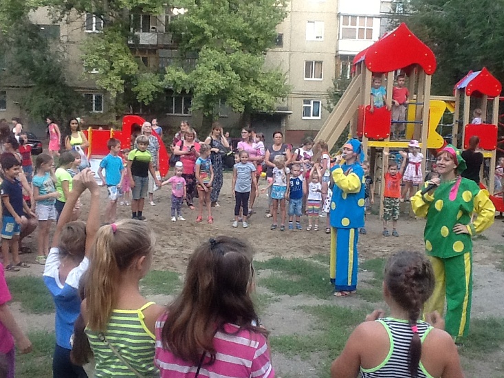 Праздник открытия детской площадки состоялся 
в Ленинском районе Саратова