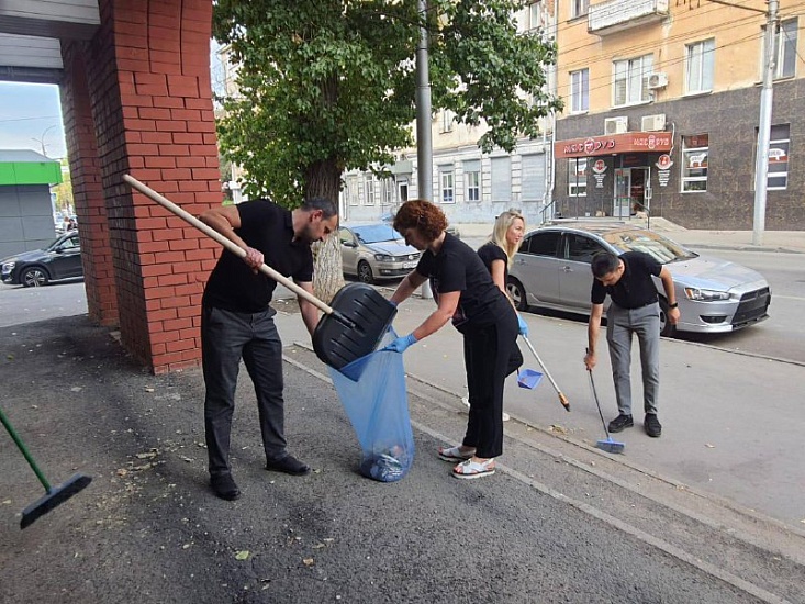 Сегодня по инициативе исполняющего полномочия 
главы города Саратова Павла Суркова прошел санитарный день