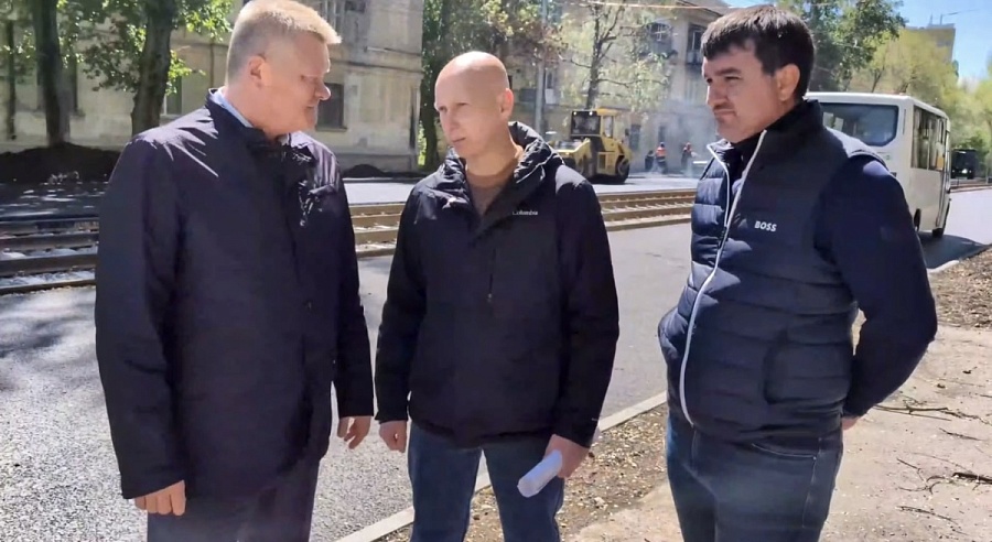 Глава города Михаил Исаев посетил участки, на которых сейчас ведется ремонт дорог — улицы Огородная и Навашина