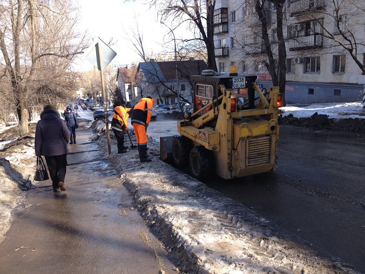 Продолжаются работы по уборке Ленинского 
района