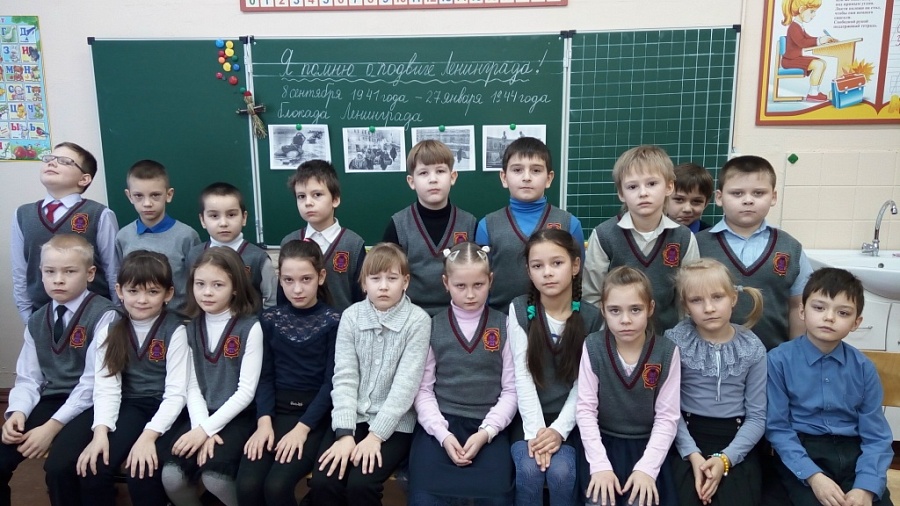 Школьники Ленинского района зажгли свечи 
в память о жертвах блокады
