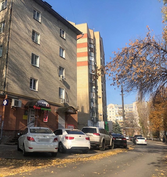 В Октябрьском районе зафиксированы факты 
размещения транспортных средств на тротуарах