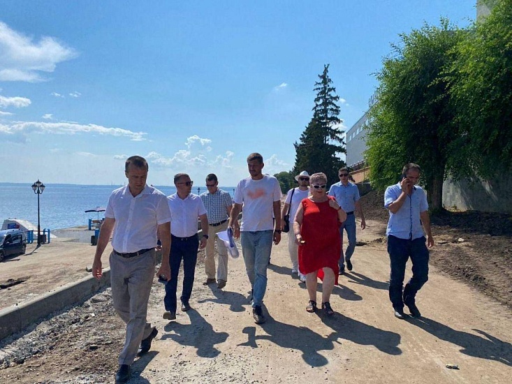 Владимир Бьятенко проконтролировал ремонтные 
работы на Набережной