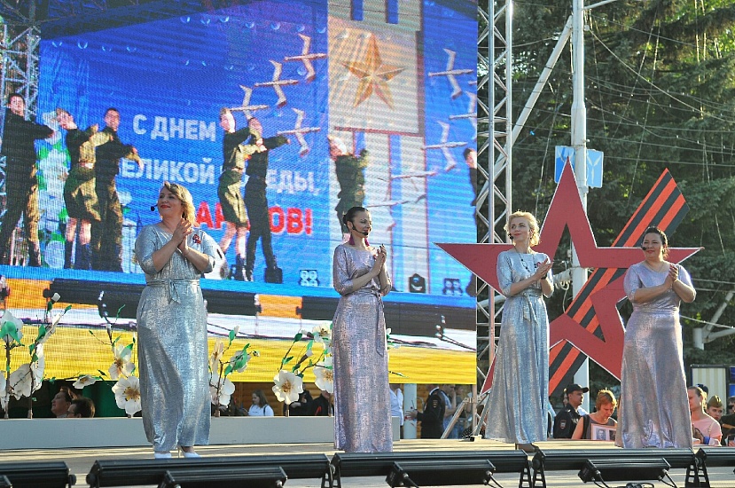МУК «Клуб «Солнечный» отмечает свой 32-й 
день рождения