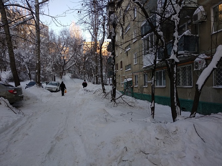 Продолжается инспекция дворовых территорий 
Саратова