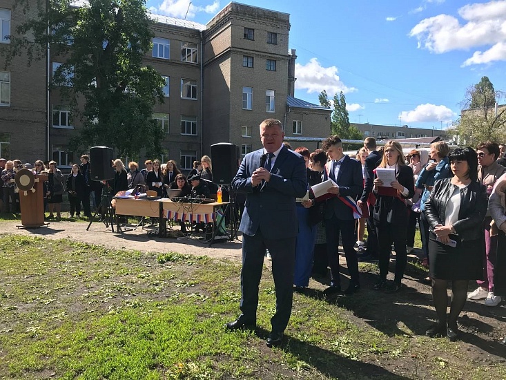 В областном центре проходят торжественные 
линейки