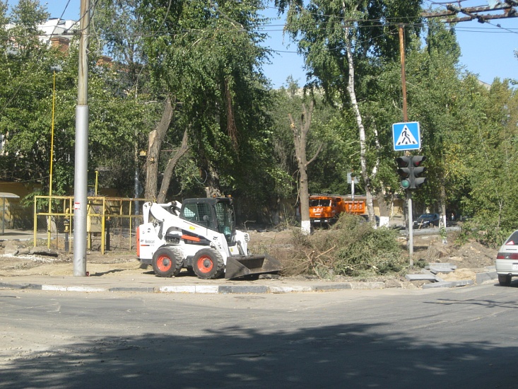 В Октябрьском районе сносят незаконно 
установленные торговые объекты