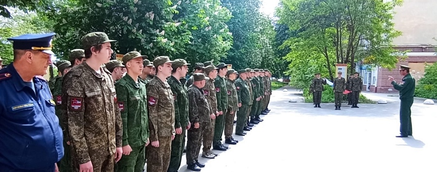 В Волжском районе состоялось торжественное 
мероприятие по открытию первой смены учебных сборов на базе центра «Авангард»