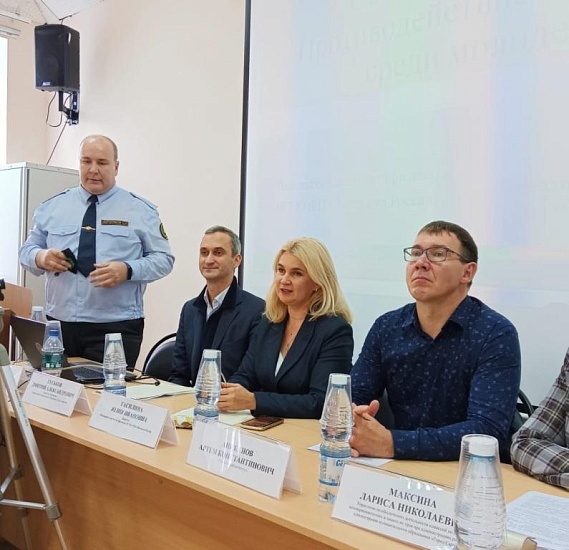 Педагоги Саратова стали участниками городского 
семинара-совещания «Противодействие экстремизму среди молодежи»