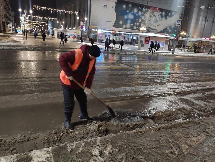 В Саратове за сутки вывезли порядка 3 тысяч 
кубометров снега
