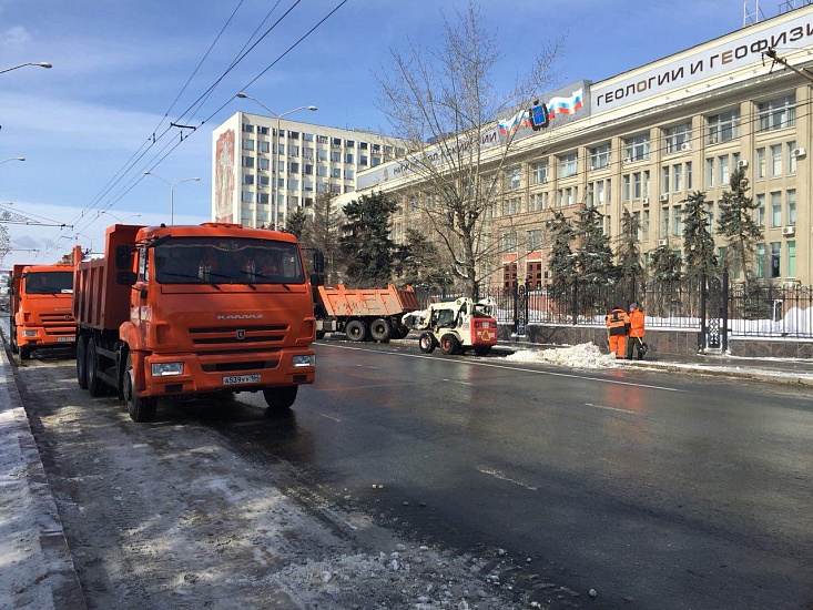 За сутки с территории города вывезено почти 
5 тысяч кубометров снега