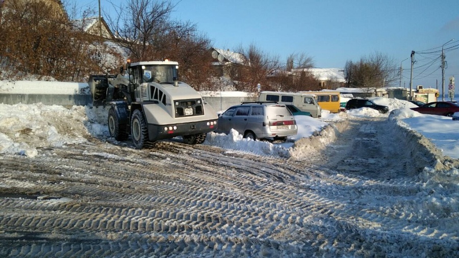 В Волжском районе работы по очистке территории 
от снега и наледи ведутся в круглосуточном режиме