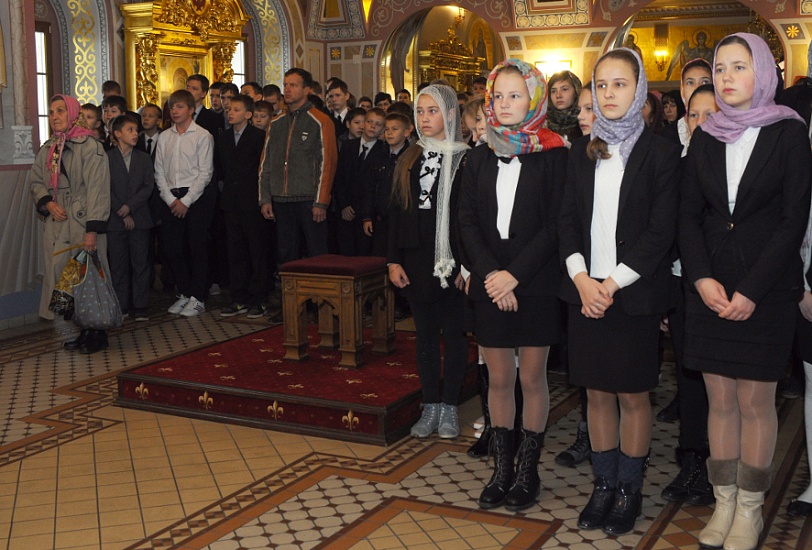 Учителя, родители и учащиеся Русской православной 
классической гимназии Саратова почли память преподобного Сергия Радонежского