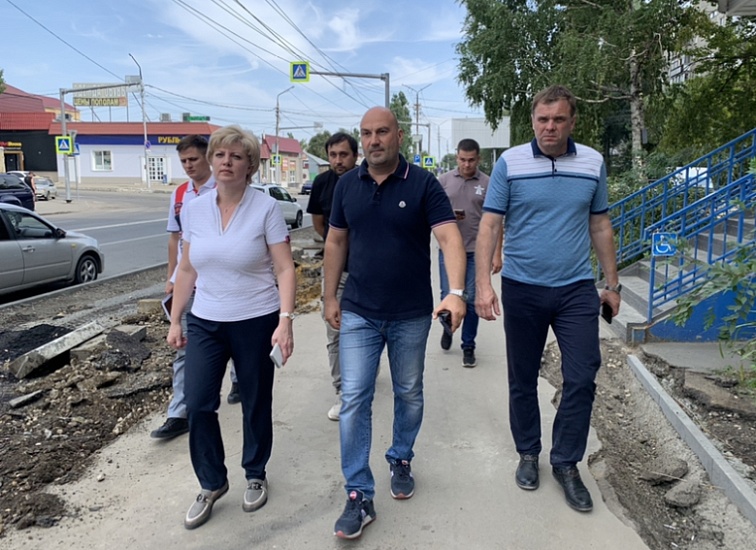 И.п. главы Саратова Лада Мокроусова осмотрела 
ряд городских объектов, где сейчас ведутся масштабные работы