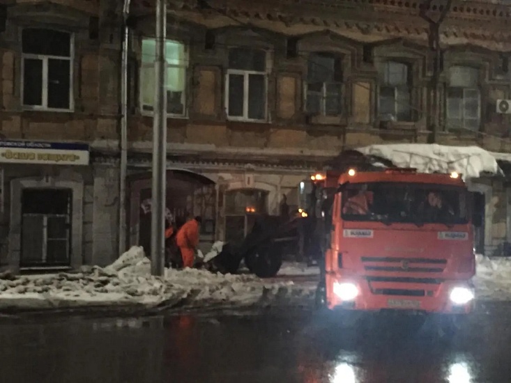 Комплексная уборка в Саратове продолжится 
ночью