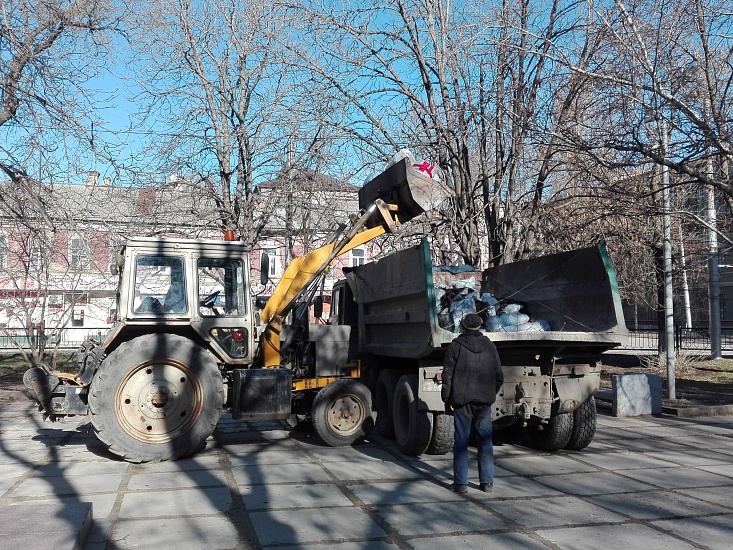 Во Фрунзенском районе продолжаются весенние 
работы по благоустройству