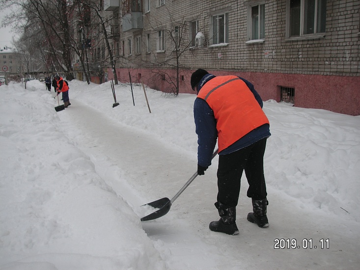 В Октябрьском районе круглосуточно ведутся 
работы по благоустройству