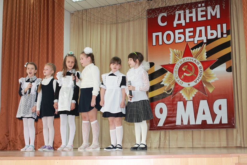 Школьники Октябрьского района посетили 
с концертом саратовский дом престарелых и инвалидов