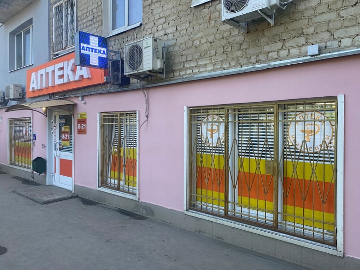 На территории Ленинского района продолжаются 
мероприятия по благоустройству прилегающих к торговым объектам территорий