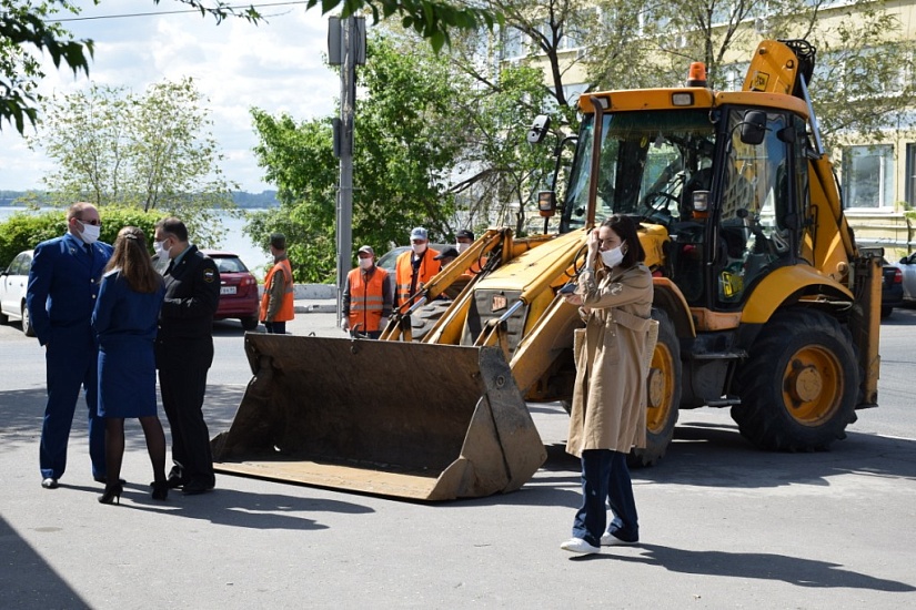 В Саратове сносят незаконный павильон 
на набережной Космонавтов