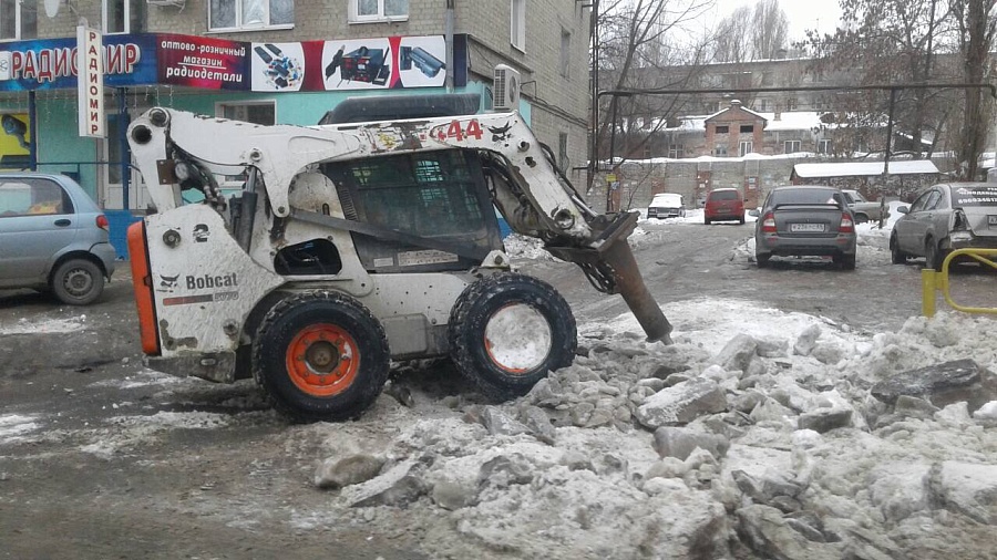 В Кировском районе продолжаются работы 
по благоустройству