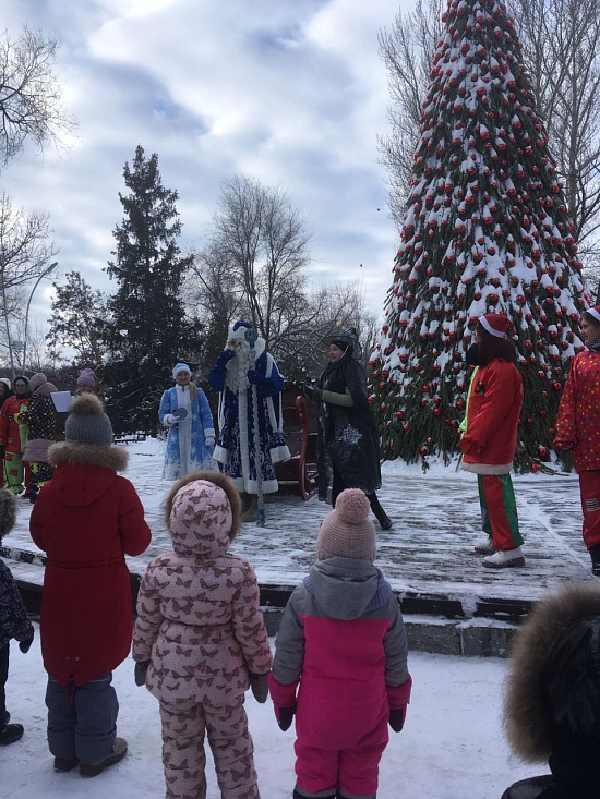 В Городском парке у новогодней ели прошло 
праздничное мероприятие