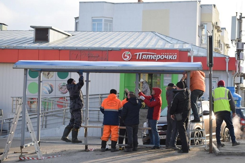 На территории областного центра продолжаются 
мероприятия по обновлению остановочных павильонов